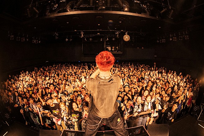 「Live Photo by Satoshi Hata」2枚目/6