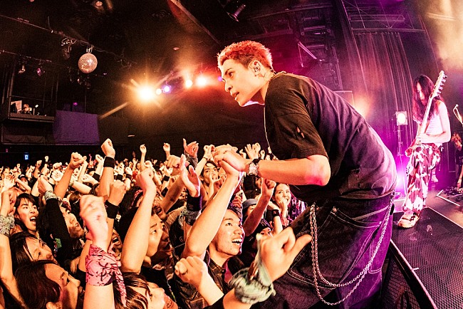 「Live Photo by Satoshi Hata」3枚目/6