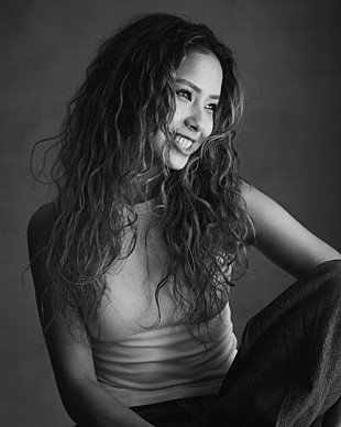 「MOMMO、LAのアーティストsundialとのコラボ曲「Call My Name」配信リリース」