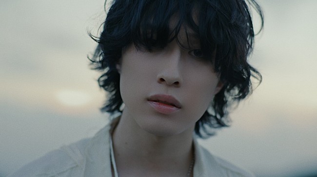 「OSHIKIKEIGO、抑えきれない感情を全身で表現したリード曲「喩えて」のMV公開」1枚目/2