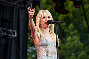 「カーリー・レイ・ジェプセン、音楽プロデューサーのコール・M.G.N.と結婚「この魔法に感謝」」