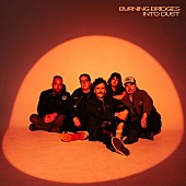 「ザ・ストランベラス、夢を抱き続けることの痛みと美しさを込めたEP『Burning Bridges Into Dust』配信」1枚目/2