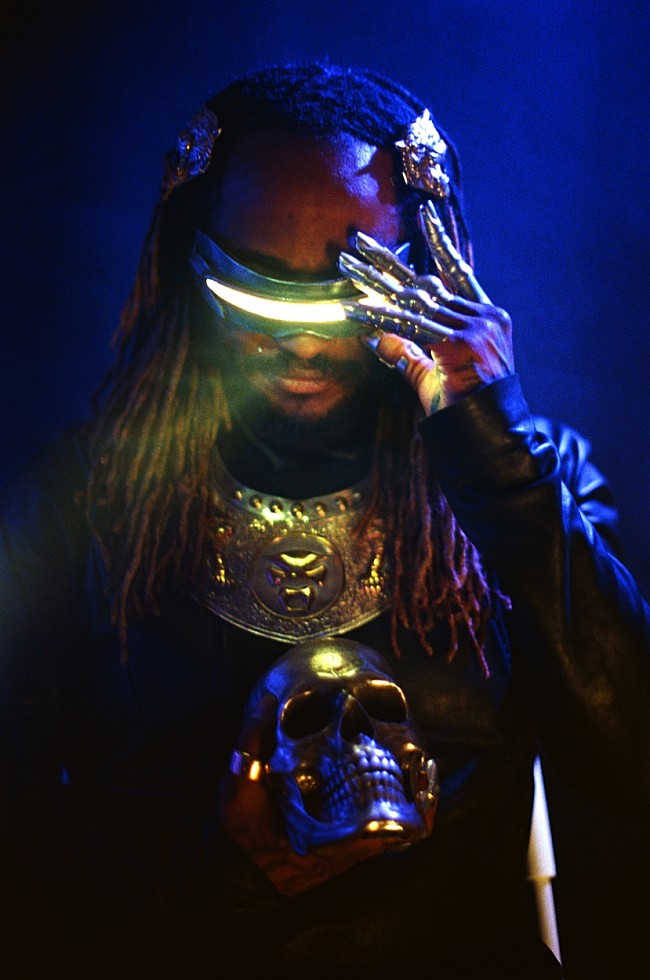 「サンダーキャット、米TV番組でレミ・ウルフとコラボ曲「Children of the Baked Potato」披露」1枚目/2