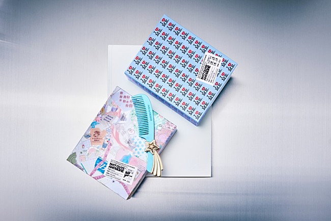 「ILLIT、1stシングルアルバム『NOT CUTE ANYMORE』パッケージ写真を公開」1枚目/4