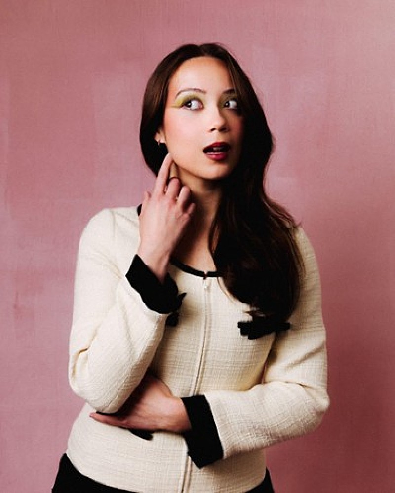 レイヴェイ、「Santa Claus is Comin' to Town」をカバー 