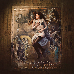 「フローレンス・アンド・ザ・マシーン、最新ALにオーケストラ・アレンジを加えた新ver.配信」