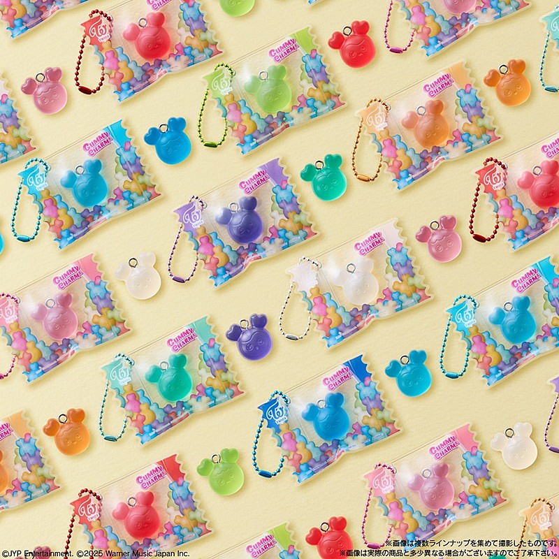 「TWICE公式キャラの『TWICE LOVELYS グミ＆チャーム ポーチつき』、コンビニやお菓子売場などで発売へ」1枚目/3