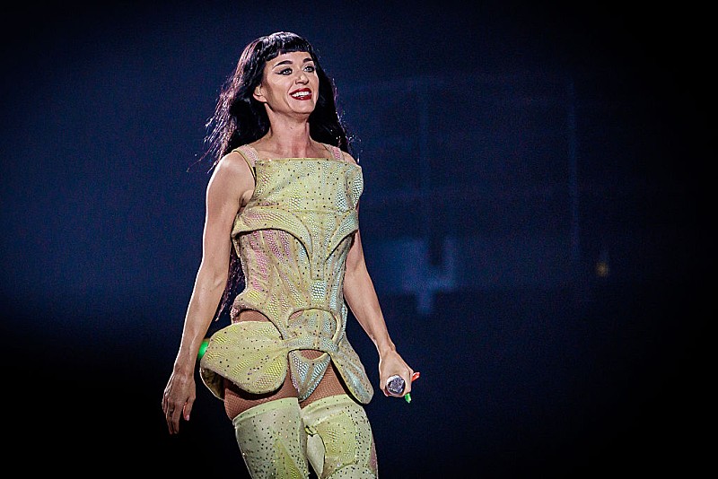 ケイティ・ペリー、【ザ・ライフタイムズ・ツアー】を記念した新しい蝶のタトゥーを披露