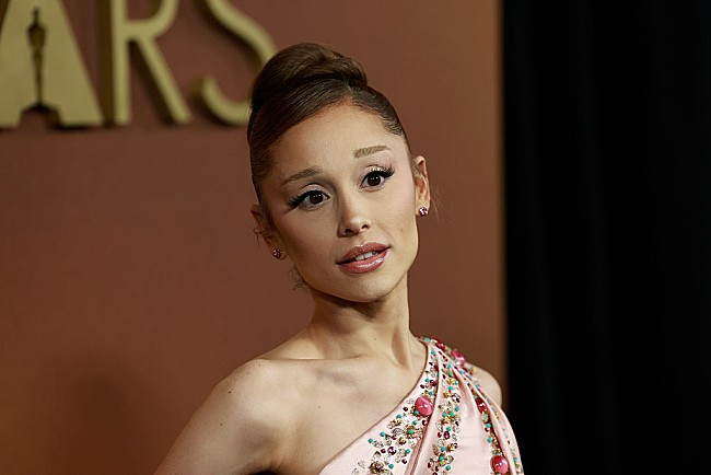 「アリアナ・グランデ、映画『ミート・ザ・ペアレンツ』最新作の役作りに亡き祖母が影響したと明かす」1枚目/1