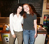 「ロード、『ストレンジャー・シングス』のセイディ・シンクと「Green Light」をロンドン公演で披露」1枚目/1