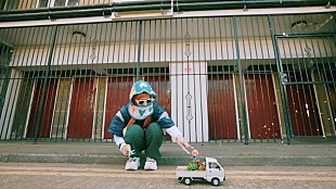 「カメレオン・ライム・ウーピーパイ、イギリスで撮影された「So-so Life」MV公開」