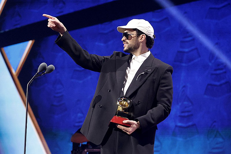 バッド・バニー、「Yonaguni」MVのYouTube再生数が10億回突破 