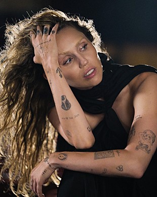 「マイリー・サイラス、映画『アバター：ファイヤー・アンド・アッシュ』エンドソング「Dream As One」配信」