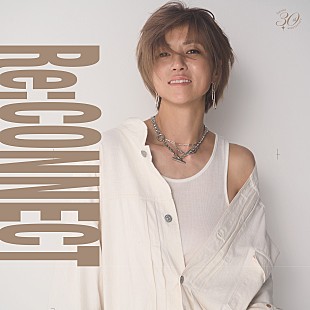 「hitomi、これまでの活動を振り返ってきた「フォト・ミュージアム」のラストページが完成＆12/24に自身初のライブアルバム『Re:CONNECT』リリース」