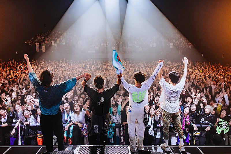 THE ORAL CIGARETTES、盟友集った対バンツアー完走　SiMと狂宴したファイナル公演のオフィシャルレポート到着 