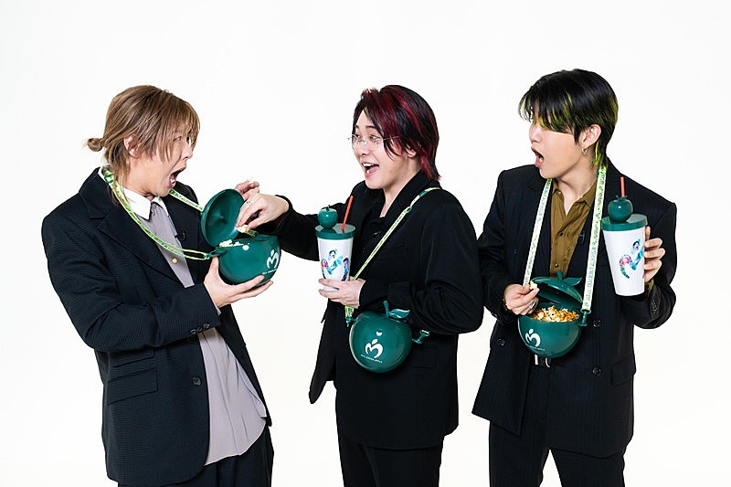 「ライブフィルム『MGA MAGICAL 10 YEARS ANNIVERSARY LIVE ～FJORD～ ON SCREEN』
ドキュメンタリー『MGA MAGICAL 10 YEARS DOCUMENTARY FILM ～THE ORIGIN～』
コンセッション商品」2枚目/6