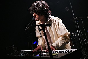 「OSHIKIKEIGO、“最前線へと躍り出る”初ワンマンライブ【BOARDING PASS】開催　未発表曲も披露」