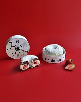 「SKY-HI×「I&#039;m donut？」がコラボ、グルテンフリーのCDサイズドーナツ『I&#039;m CD？』登場」
