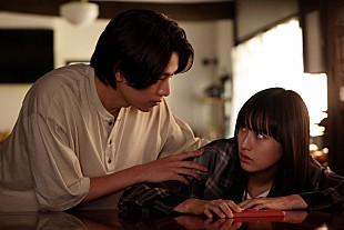 「「ひと夏の共犯者」“巧巳”橋本将生と“眞希”恒松祐里は「切ない両思い」 「キス未遂からのハグシ－ンが美しかった」」