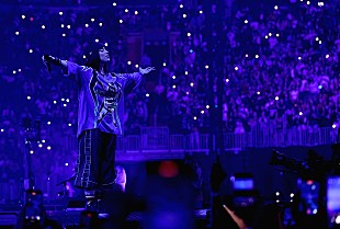 「ビリー・アイリッシュ、相次ぐ銃撃事件を受けて銃規制の必要性を訴える「声を上げて」」