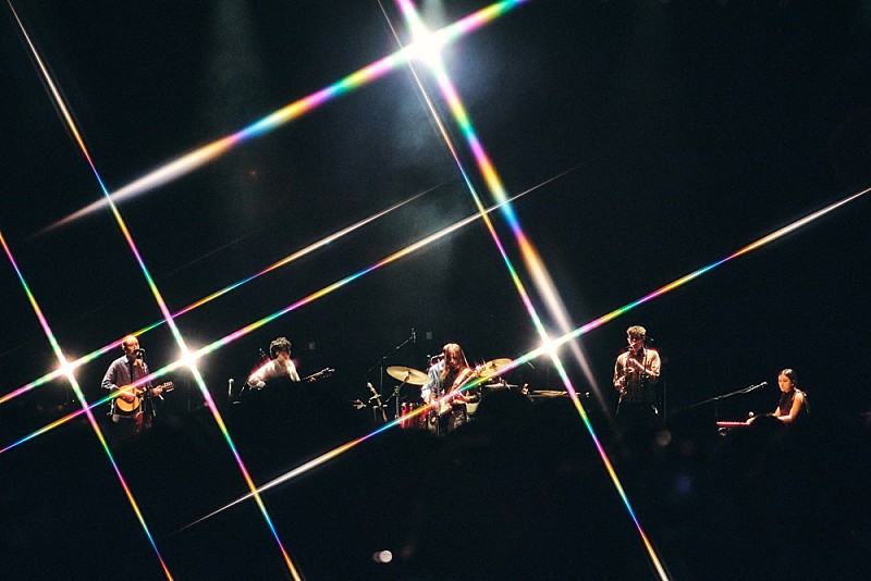 「＜ライブレポート＞ブラック・カントリー・ニュー・ロードが示した、変化し続ける音楽家集団の“現在地”」1枚目/5