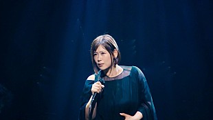 「絢香、最新ツアーから「花束じゃなくキミといたい」ライブ映像を公開」