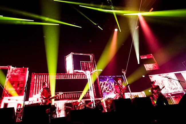 「＜ライブレポート＞MONOEYESが“Firerunners”と作り上げた空間──10周年の感謝を込めた特別ライブを開催」1枚目/22