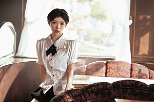ILLIT、レトロモダンな「Sunday Morning」コンセプトフォトを公開