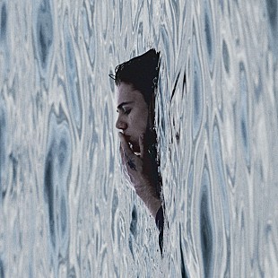 「ザ・キッド・ラロイ、内省的でパーソナルな最新AL『ビフォー・アイ・フォーゲット』配信＆全曲のヴィジュアライザー公開」