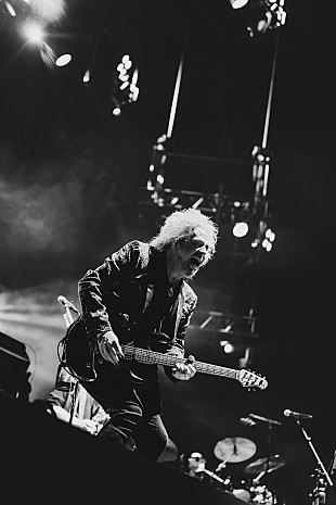 「TOTOのスティーヴ・ルカサーとマイケル・ランドウを中心に結成されたグループ＝Boone‘s Farm、ビルボードライブ東京初日公演のライブレポートが到着」