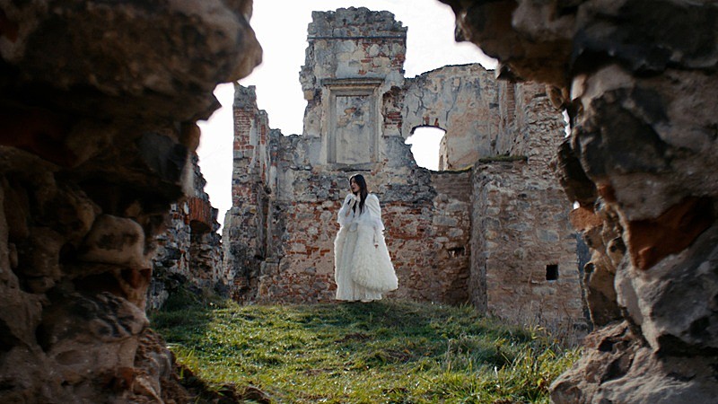 「milet、アニメ『葬送のフリーレン』第2期EDテーマ「The Story of Us」MVはチェコで撮影」1枚目/5