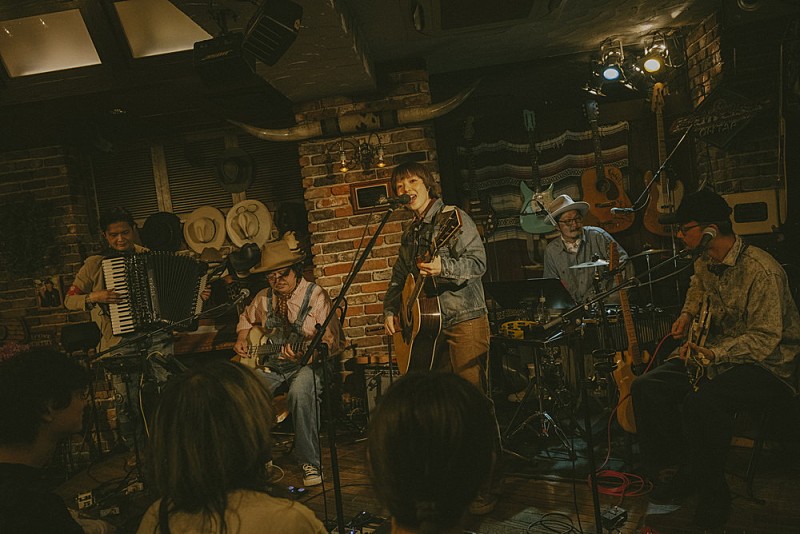 「＜ライブレポート＞ボーカルはなんと、あいみょん　大型新人（？）バンド「OJAMASHIMA’s」サプライズライブに潜入」1枚目/12