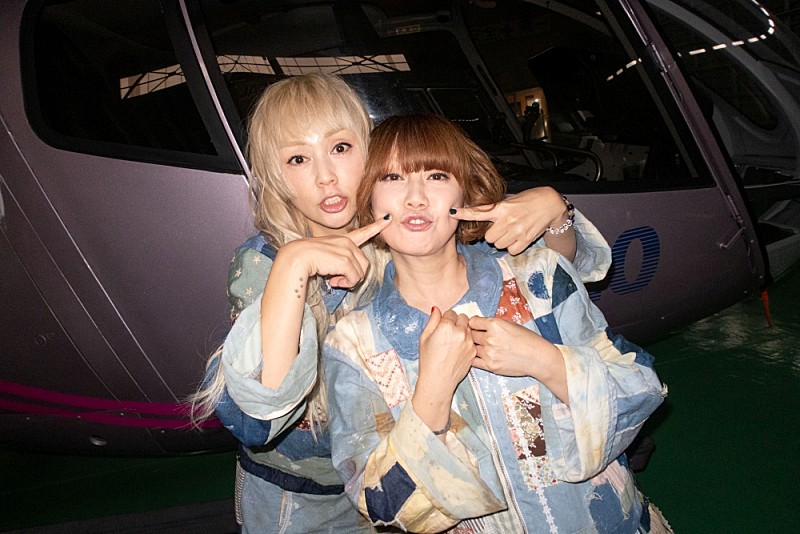 「PUFFY、30周年を祝しデビュー日にアニバーサリーライブ開催＆アナログ盤の発売決定」1枚目/2