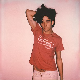 「The 1975、『君が寝てる姿が好きなんだ。なぜなら君はとても美しいのにそれに全く気がついていないから。』10周年記念ピンク・ヴァイナル発売決定」