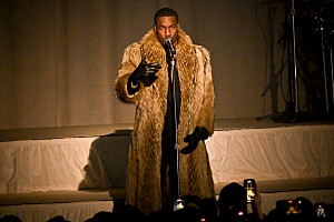 ギヴィオン「ギヴィオン、深みのある低音ボイスとほろ苦い歌世界で日本のファンを魅了した特別な一夜」