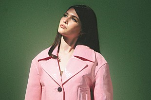 「シエナ・スパイロ、バイラル・ヒット「Die On This Hill」MV公開」