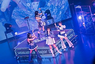 「＜ライブレポート＞yosugala、祝祭の一夜で魅せた未来へと繋がる雄弁なパフォーマンス」