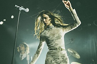 「＜ライブレポート＞バー・イタリアが見せた鮮やかな変貌、最新作『Some Like It Hot』のあふれるダイナミズム」