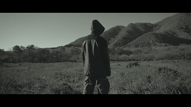 「Cuegee（SUPER★DRAGON・松村和哉）、“自由でありながらも孤独”を「Liberty」MVで表現」1枚目/1