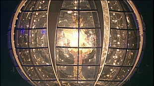 「浜崎あゆみ、2001年のリリースから25年分のライブ映像を詰め込んだ「evolution」リリックビデオ公開」