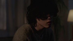 OSHIKIKEIGO「Spotify Early Noise選出のOSHIKIKEIGO、朝と夜を表現したMVで感情爆発」