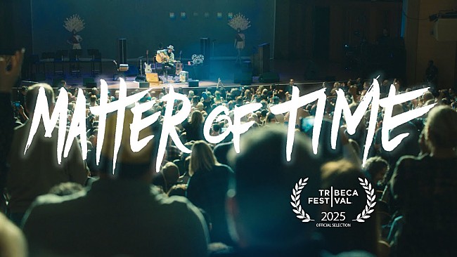 「パール・ジャムのエディ・ヴェダー、難病患者の日常描くドキュメンタリー『マター・オブ・タイム: 希望を歌にのせて』がNetflix配信開始」1枚目/2