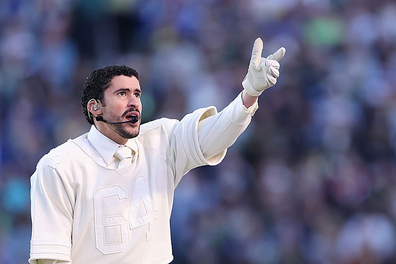 【第60回NFLスーパーボウル】バッド・バニー、ハーフタイム・ショーのジャージに刻んだ64の特別な意味とは？