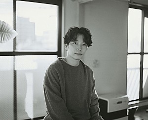 星野源「星野源のイヤーブック『YELLOW MAGAZINE』10周年、フォトドキュメントとの合冊版として刊行」