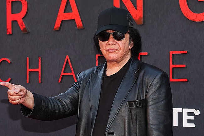 「KISSジーン・シモンズ、テイラー・スウィフトの人気をビートルマニアになぞらえる「ほとんどカルト的」」1枚目/1