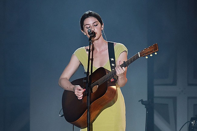 「グレイシー・エイブラムス、米NYストーンウォール・モニュメントのプライド旗撤去に言及」1枚目/1