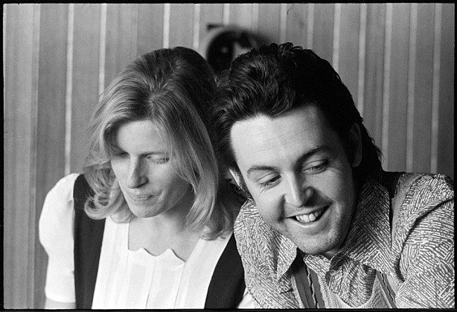 「家族こそはすべて──妻リンダの視点で新たに浮き上がるポールの人生がここに　一日限定劇場公開『ポール・マッカートニー：マン・オン・ザ・ラン』」1枚目/8