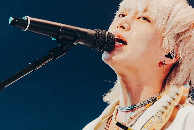 ヤングスキニー、“人間臭く繊細で腹の据わった”日本武道館初ワンマン「俺はこれからも芯を貫く」