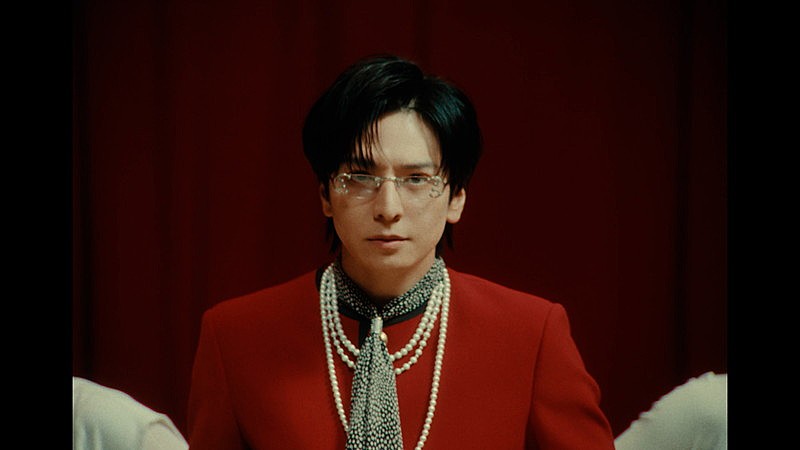 「生田斗真、変幻自在な表情を見せる「スーパーロマンス」MV場面写真を公開」1枚目/5