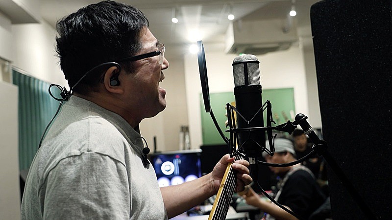 「サンボマスター、『Naked E.P.』収録曲「真夏の夜に」MVは“新たな拠点”でのREC風景を中心に構成」1枚目/2